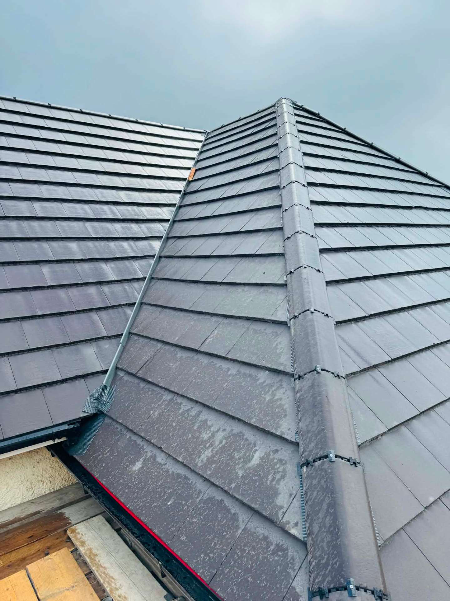 Completed D&M Roofing re-roof with a mechanically dry-fixed hip and ridge system